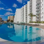 Blue Lagoon - Ocean View Penthouse With Airco & Heated Pool