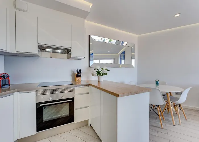 Blue Lagoon - Ocean View Penthouse With Airco & Heated Pool